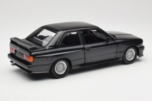 BMW M3 E30 Black Metallic Minichamps 1:18 180020306 Métal Moulé — image 3 sur 8