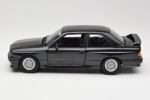 BMW M3 E30 Black Metallic Minichamps 1:18 180020306 Métal Moulé — image 4 sur 8