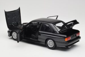 BMW M3 E30 Black Metallic Minichamps 1:18 180020306 Métal Moulé — image 5 sur 8