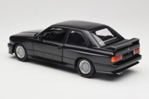 BMW M3 E30 Black Metallic Minichamps 1:18 180020306 Métal Moulé — image 7 sur 8