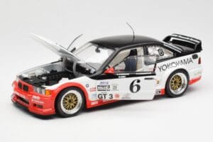 BMW M3 E36 GTR #0 B. Auberlen / M. Simo / P. Cunningham Daytona 24 Hours 1998 UT Models 1:18 39816 Métal Moulé — image 2 sur 8