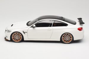 BMW M4 F82 GTS Alpine White Minichamps 1:18 110025221 Métal Moulé — image 4 sur 8