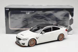 BMW M4 F82 GTS Alpine White Minichamps 1:18 110025221 Métal Moulé — image 8 sur 8