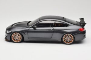 BMW M4 F82 GTS Mineral Grey Metallic Minichamps 1:18 110025222 Métal Moulé — image 4 sur 8