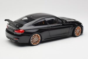BMW M4 F82 GTS Sapphire Black Metallic Minichamps 1:18 110025220 Métal Moulé — image 3 sur 8