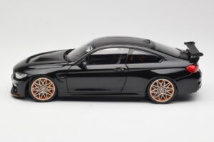 BMW M4 F82 GTS Sapphire Black Metallic Minichamps 1:18 110025220 Métal Moulé — image 4 sur 8