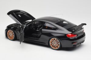 BMW M4 F82 GTS Sapphire Black Metallic Minichamps 1:18 110025220 Métal Moulé — image 5 sur 8