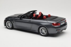BMW M4 F83 Cabriolet Mineral Grey Paragon 1:18 80432339610 Métal Moulé — image 7 sur 8