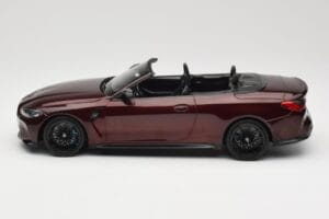 BMW M4 G83 Cabriolet Rouge Métallisé Minichamps 1:18 155021032 Métal Moulé — image 3 sur 6