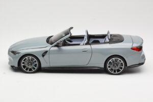 BMW M4 G83 Cabriolet Grey Metallic Minichamps 1:18 110021032 Métal Moulé — image 4 sur 8