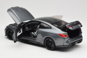 BMW M4 G82 Gris Metallic Minichamps 1:18 113020124 Métal Moulé — image 7 sur 8
