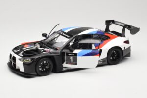 BMW M4 G82 GT3 Presentation 2021 Minichamps 1:18 80435A5D002 Métal Moulé — image 2 sur 8