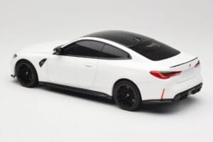BMW M4 G82 Blanc Minichamps 1:18 155020122 Métal Moulé — image 5 sur 6