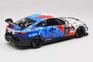 BMW M4 GT4 #1 Presentation 2024 Otto 1:18 OT1125 Résine — image 2 sur 6