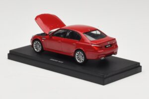BMW M5 E60 Rouge Kyosho 1:43 03503R Métal Moulé — image 2 sur 4
