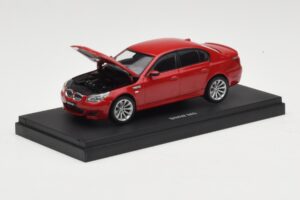 BMW M5 E60 Rouge Kyosho 1:43 03503R Métal Moulé — image 3 sur 4
