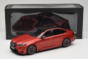 BMW M5 G90 Beach Orange GT Spirit 1:18 GT966 Résine — image 6 sur 6