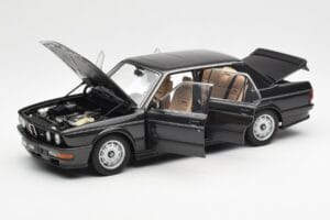 BMW M535i E28 Diamond Noir AUTOart 1:18 75162 Métal Moulé — image 2 sur 8