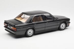 BMW M535i E28 Diamond Noir AUTOart 1:18 75162 Métal Moulé — image 3 sur 8