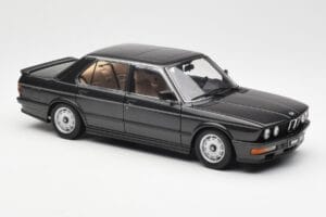 BMW M535i E28 Diamond Noir AUTOart 1:18 75162 Métal Moulé — image 6 sur 8