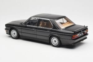 BMW M535i E28 Diamond Noir AUTOart 1:18 75162 Métal Moulé — image 7 sur 8