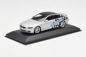 BMW M6 E63 IAA Frankfurt Argent Minichamps 1:43 M6001 Métal Moulé — image 2 sur 4