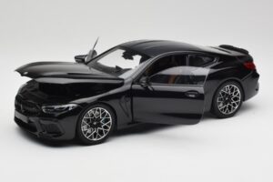 BMW M8 F92 Noir Saphir Minichamps 1:18 110029021 Métal Moulé — image 2 sur 8