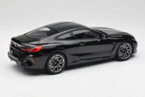 BMW M8 F92 Noir Saphir Minichamps 1:18 110029021 Métal Moulé — image 3 sur 8