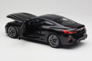 BMW M8 F92 Noir Saphir Minichamps 1:18 110029021 Métal Moulé — image 5 sur 8