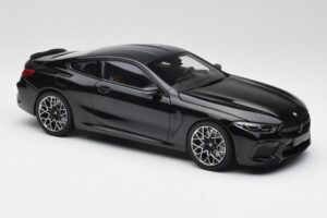 BMW M8 F92 Noir Saphir Minichamps 1:18 110029021 Métal Moulé — image 6 sur 8
