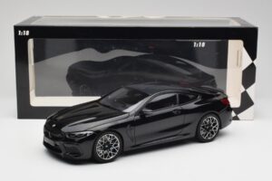 BMW M8 F92 Noir Saphir Minichamps 1:18 110029021 Métal Moulé — image 8 sur 8