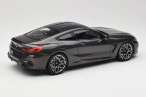 BMW M8 F92 Grey Metallic Minichamps 1:18 110029022 Métal Moulé — image 3 sur 8