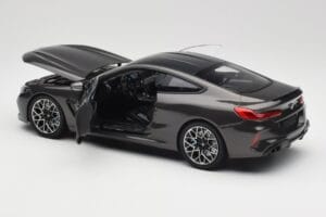 BMW M8 F92 Grey Metallic Minichamps 1:18 110029022 Métal Moulé — image 5 sur 8