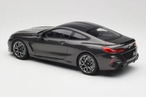 BMW M8 F92 Grey Metallic Minichamps 1:18 110029022 Métal Moulé — image 7 sur 8