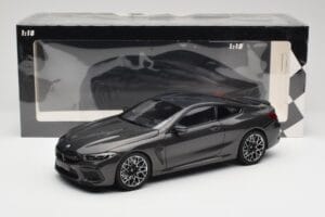BMW M8 F92 Grey Metallic Minichamps 1:18 110029022 Métal Moulé — image 8 sur 8