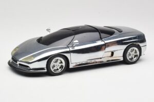 BMW Nazca M12 Chrome Silver Revell 1:18 08916 Métal Moulé