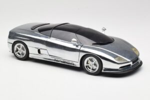BMW Nazca M12 Chrome Silver Revell 1:18 08916 Métal Moulé — image 6 sur 8