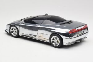 BMW Nazca M12 Chrome Silver Revell 1:18 08916 Métal Moulé — image 7 sur 8