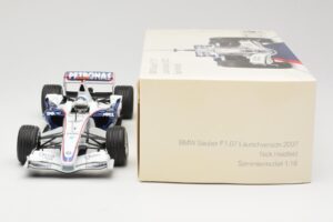 BMW Sauber F1.07 #9 N. Heidfeld Launch Version 2007 Minichamps 1:18 80430426994 Métal Moulé — image 6 sur 7
