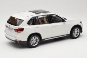BMW X5 E70 Alpine White Paragon 1:18 PA-97073 Métal Moulé — image 3 sur 8