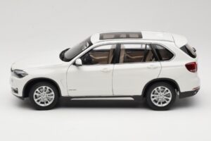 BMW X5 E70 Alpine White Paragon 1:18 PA-97073 Métal Moulé — image 4 sur 8