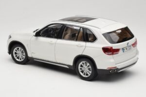 BMW X5 E70 Alpine White Paragon 1:18 PA-97073 Métal Moulé — image 7 sur 8