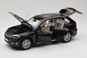 BMW X5 E70 Sapphire Black Paragon 1:18 PA-97071 Métal Moulé — image 2 sur 8