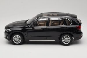 BMW X5 E70 Sapphire Black Paragon 1:18 PA-97071 Métal Moulé — image 4 sur 8
