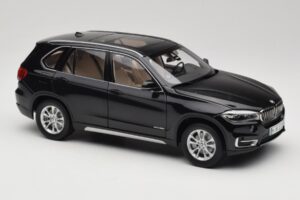BMW X5 E70 Sapphire Black Paragon 1:18 PA-97071 Métal Moulé — image 6 sur 8