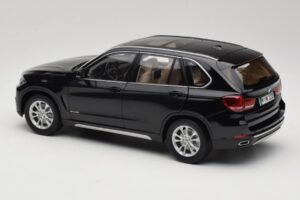 BMW X5 E70 Sapphire Black Paragon 1:18 PA-97071 Métal Moulé — image 7 sur 8
