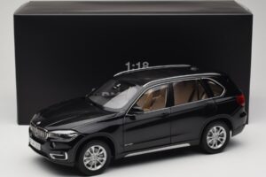 BMW X5 E70 Sapphire Black Paragon 1:18 PA-97071 Métal Moulé — image 8 sur 8