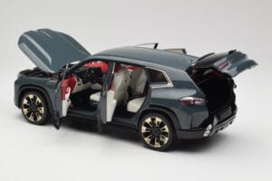BMW XM G09 Isle of Man Green Minichamps 1:18 110023300 Métal Moulé — image 5 sur 8