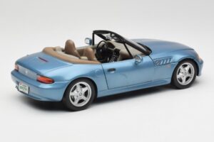 BMW Z3 E36/7 James Bond Goldeneye Bleu Métallisé UT Models 1:18 180024336 Métal Moulé — image 3 sur 8