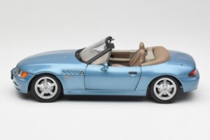 BMW Z3 E36/7 James Bond Goldeneye Bleu Métallisé UT Models 1:18 180024336 Métal Moulé — image 4 sur 8